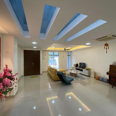 Entire Residential Home•Jia Residences Bkt Serdang沙登温暖的家 Seri Kembangan Extérieur photo