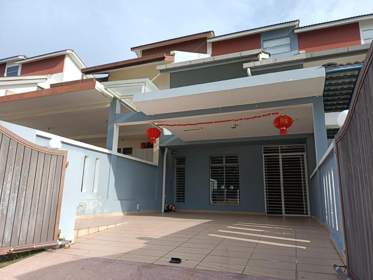 Entire Residential Home•Jia Residences Bkt Serdang沙登温暖的家 Seri Kembangan Extérieur photo