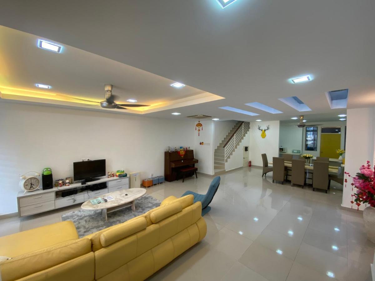 Entire Residential Home•Jia Residences Bkt Serdang沙登温暖的家 Seri Kembangan Extérieur photo