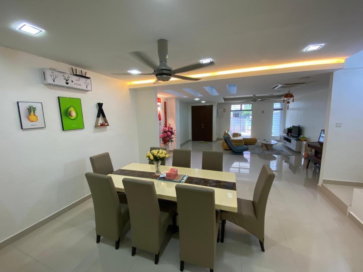 Entire Residential Home•Jia Residences Bkt Serdang沙登温暖的家 Seri Kembangan Extérieur photo
