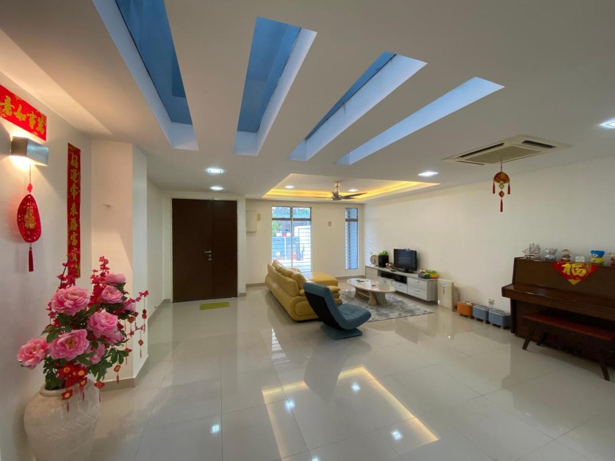 Entire Residential Home•Jia Residences Bkt Serdang沙登温暖的家 Seri Kembangan Extérieur photo