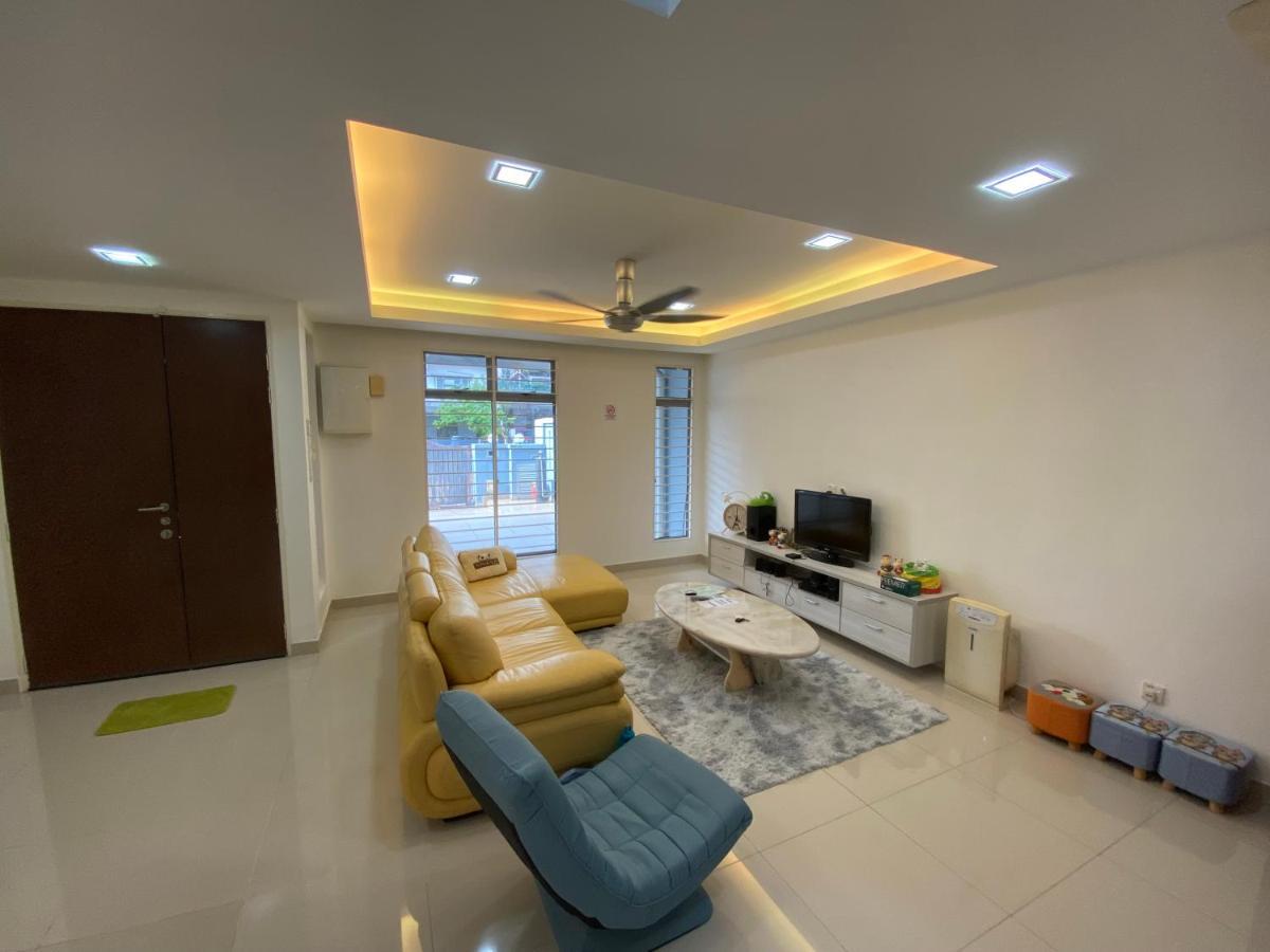 Entire Residential Home•Jia Residences Bkt Serdang沙登温暖的家 Seri Kembangan Extérieur photo