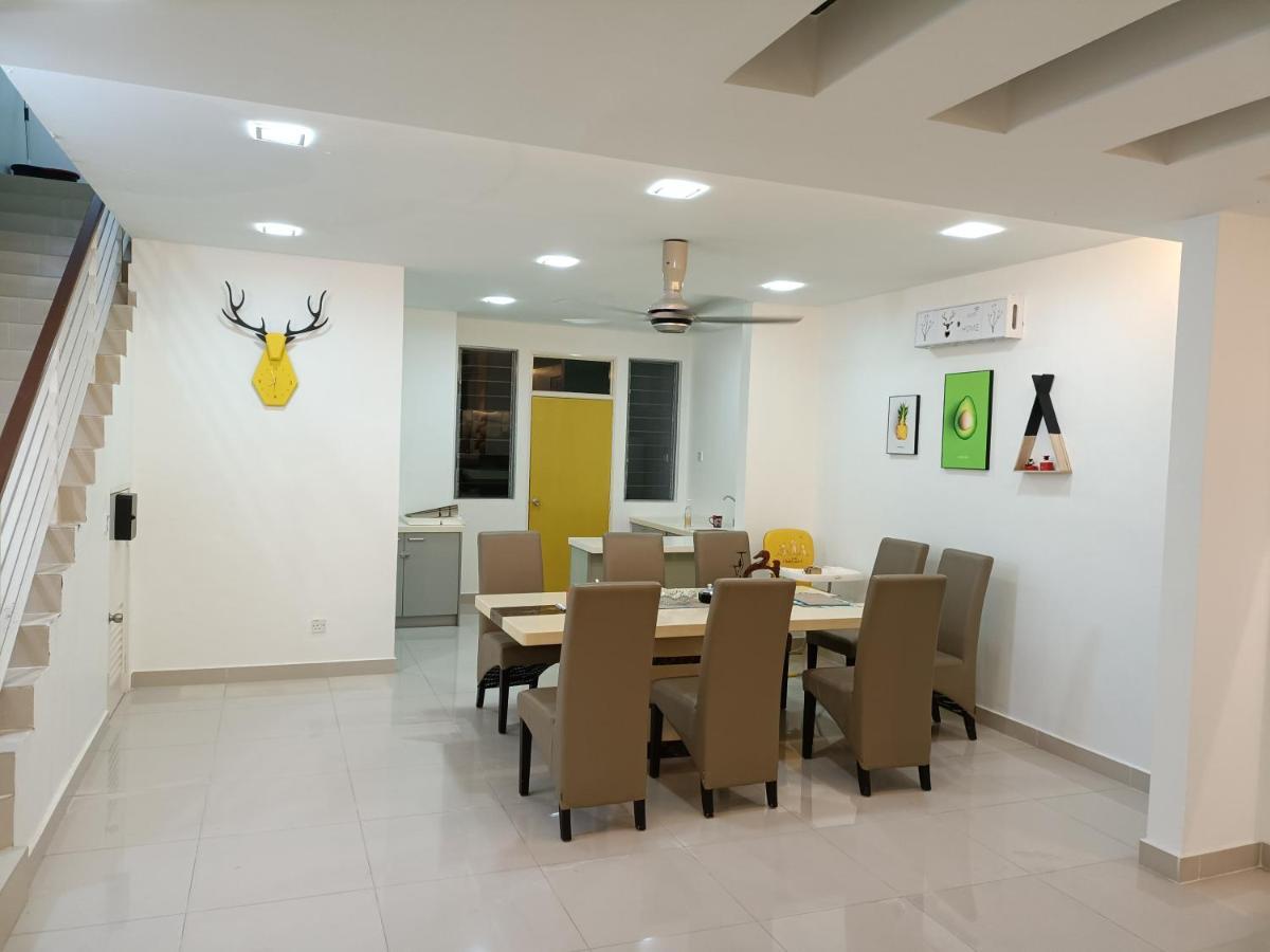 Entire Residential Home•Jia Residences Bkt Serdang沙登温暖的家 Seri Kembangan Extérieur photo