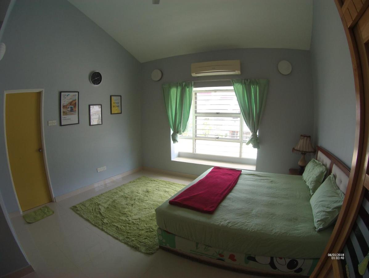 Entire Residential Home•Jia Residences Bkt Serdang沙登温暖的家 Seri Kembangan Extérieur photo