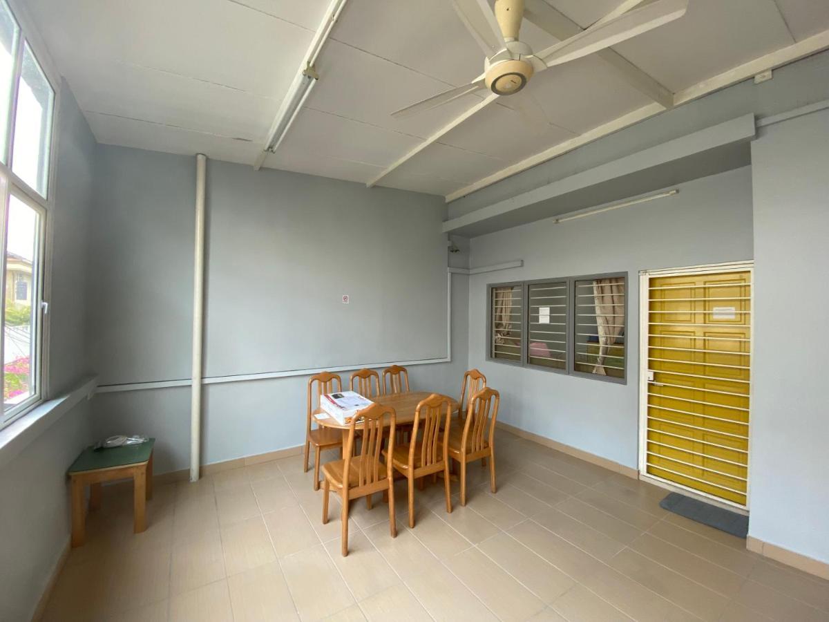 Entire Residential Home•Jia Residences Bkt Serdang沙登温暖的家 Seri Kembangan Extérieur photo