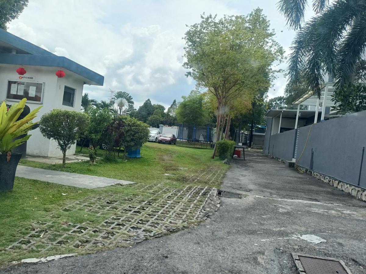 Entire Residential Home•Jia Residences Bkt Serdang沙登温暖的家 Seri Kembangan Extérieur photo