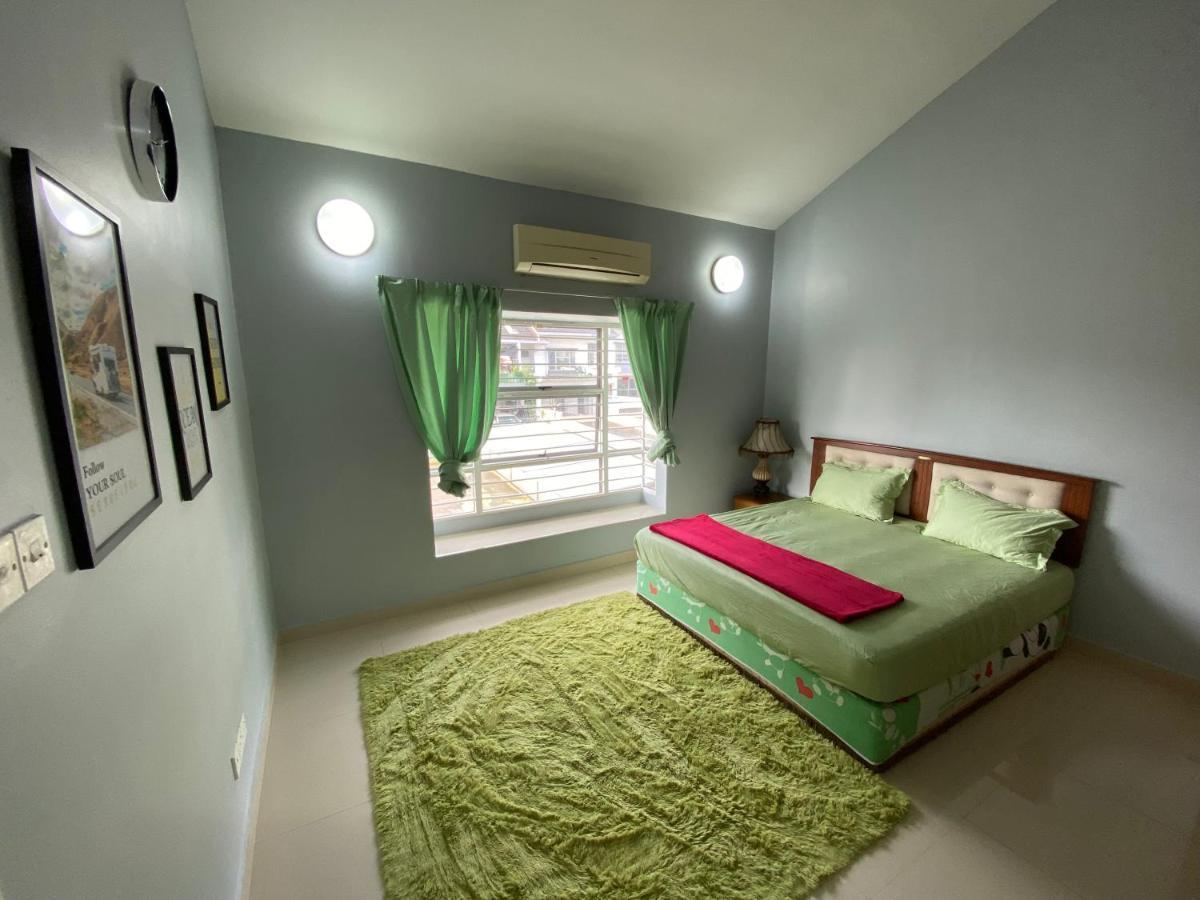 Entire Residential Home•Jia Residences Bkt Serdang沙登温暖的家 Seri Kembangan Extérieur photo