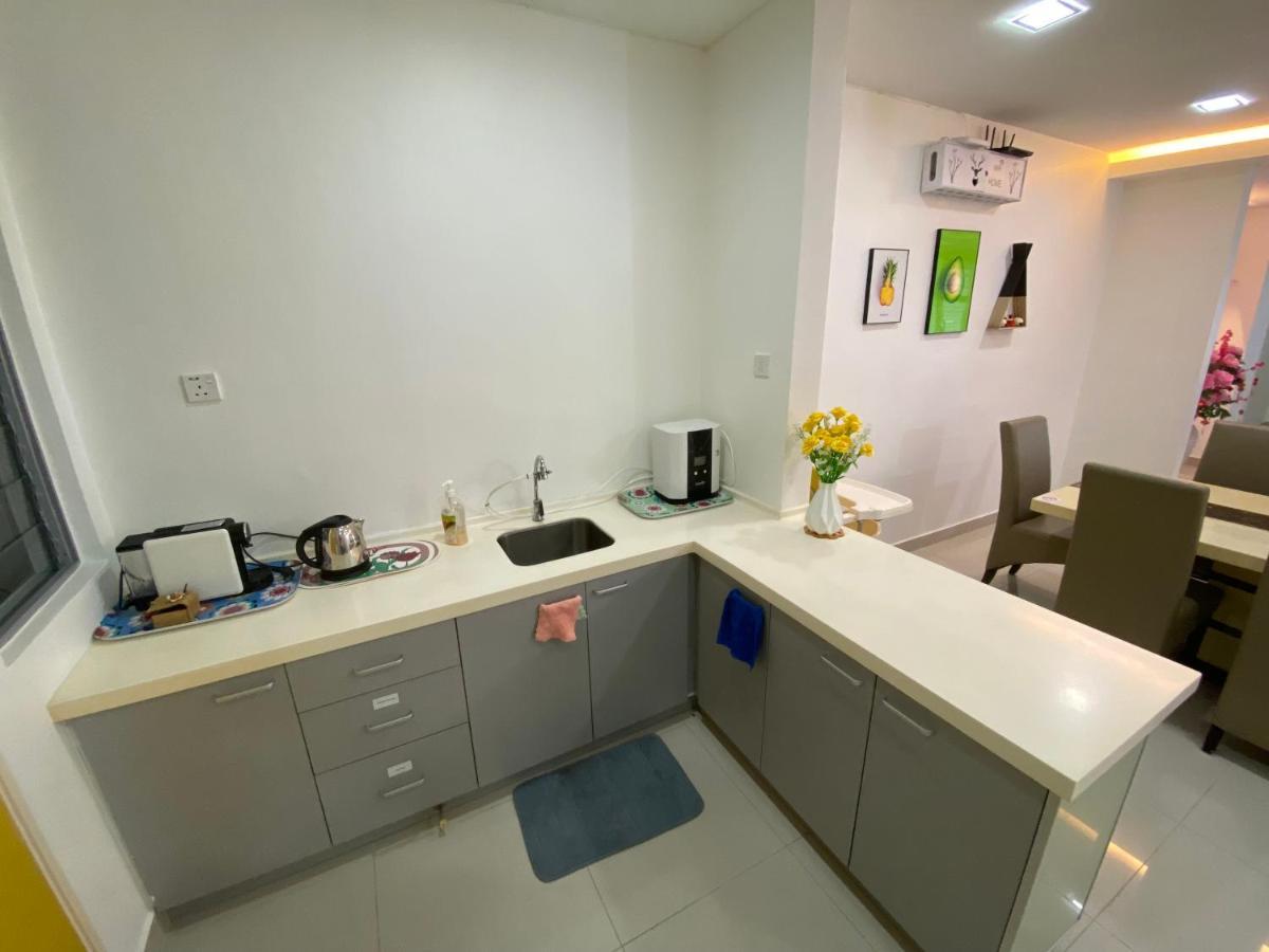 Entire Residential Home•Jia Residences Bkt Serdang沙登温暖的家 Seri Kembangan Extérieur photo